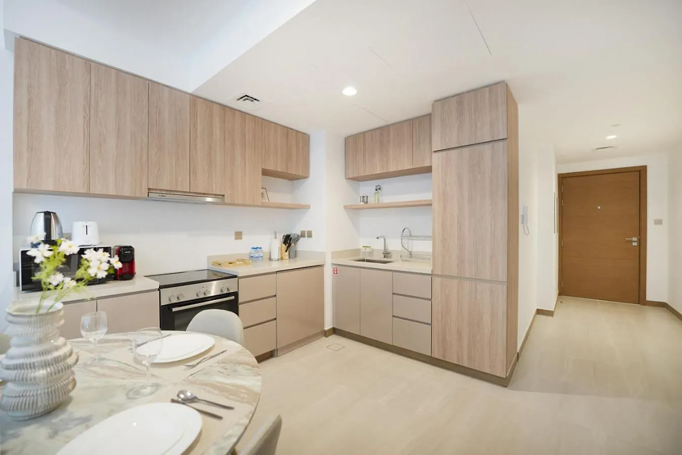 Easygo- Lavish 2Br-Terrace-View-Infinity Pool Apartment Dubai